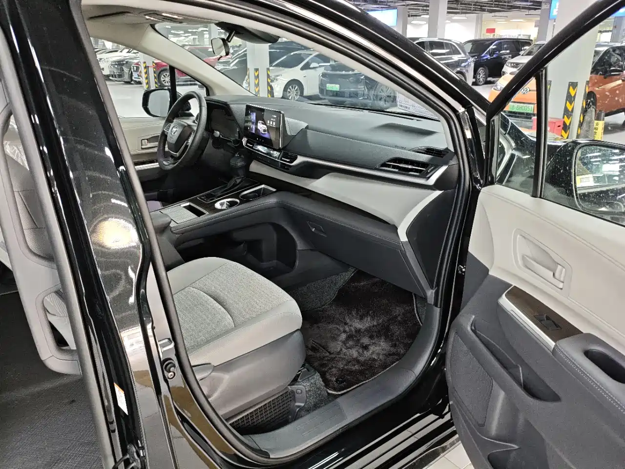 Toyota Sienna 2026 Model 2.5L Hybrid 2WD Comfort Edition фото 9