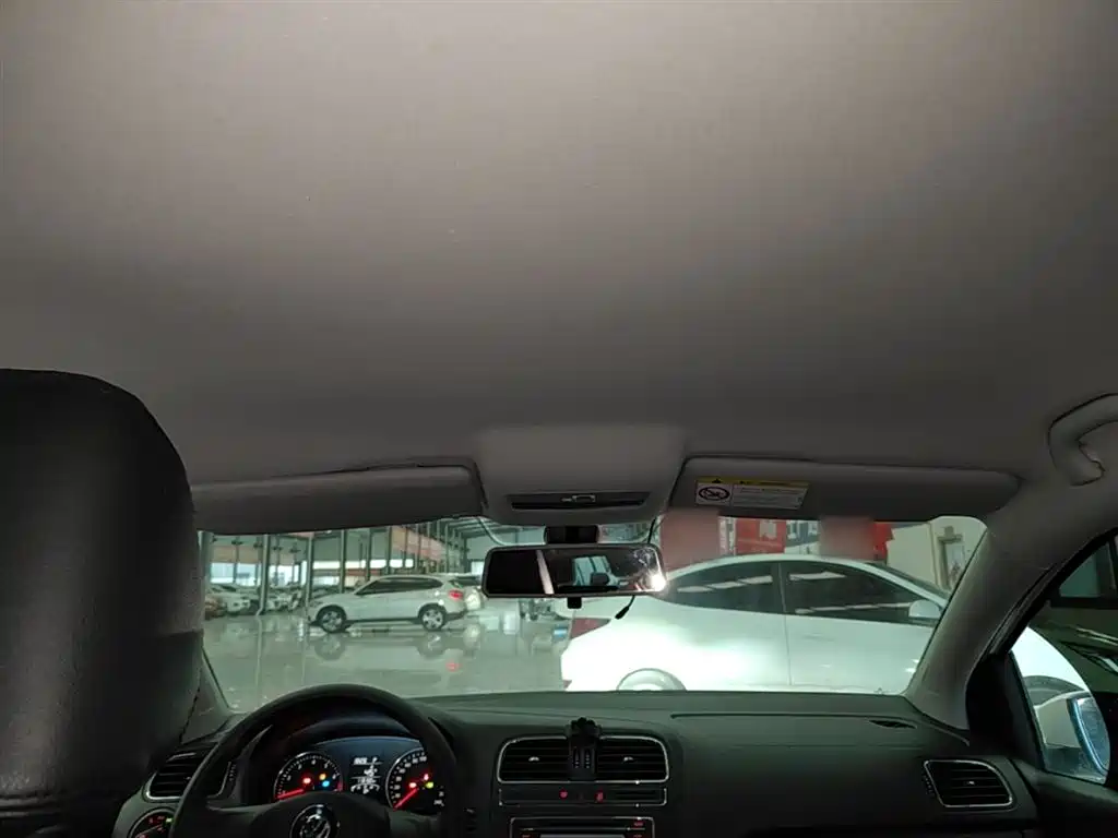 Volkswagen Polo 2014 1.4L Automatic Comfort Edition фото 18