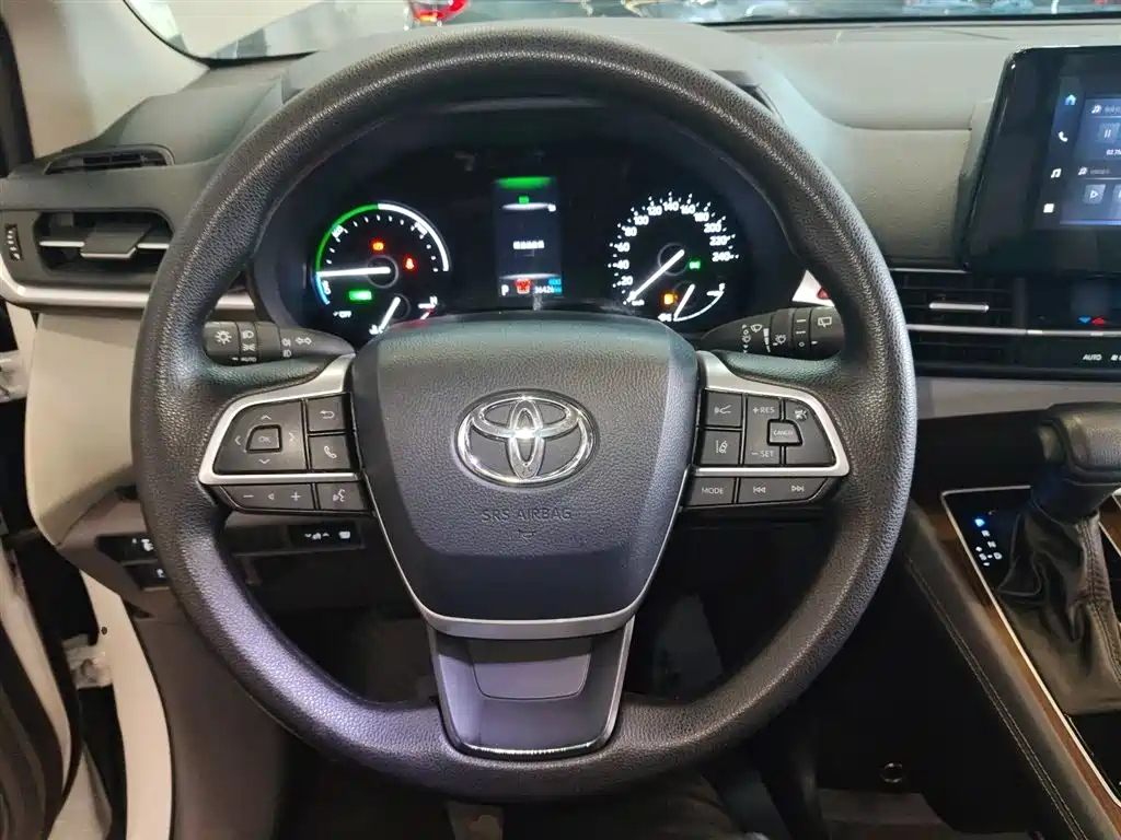 Toyota Sienna 2024 2.5L Hybrid Comfort Edition фото 7