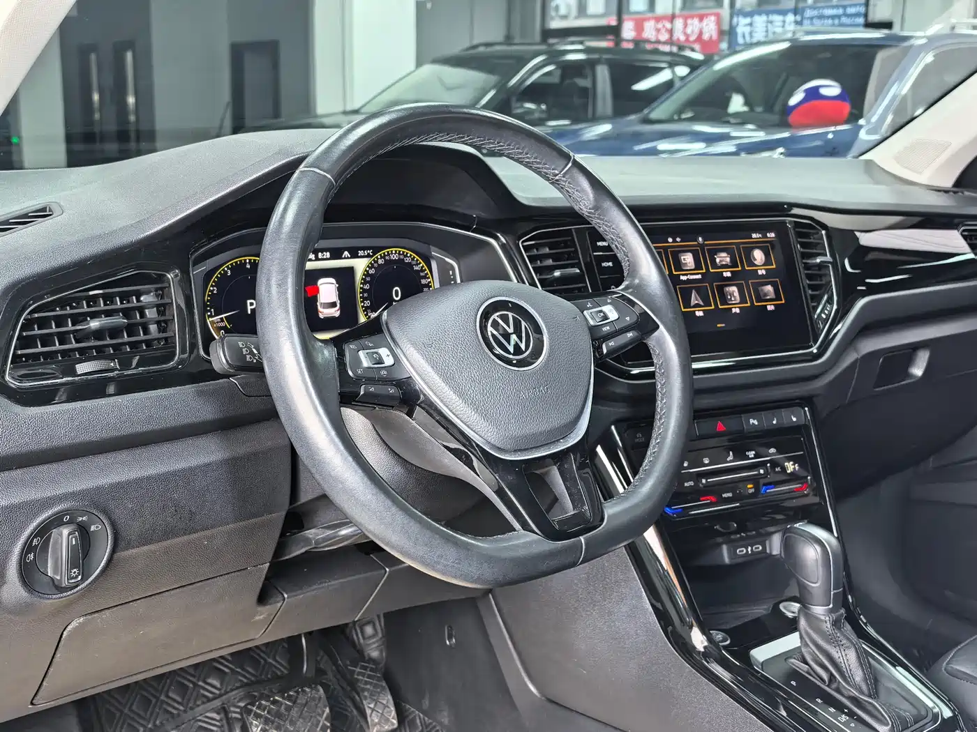Volkswagen T-ROC 2022 280TSI DSG 2WD Comfort PLUS фото 10