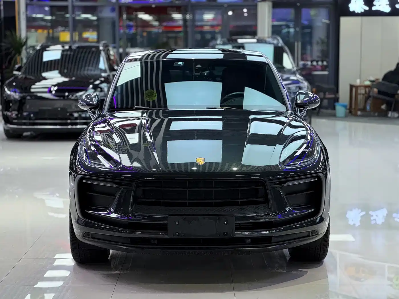 PORSCHE MACAN