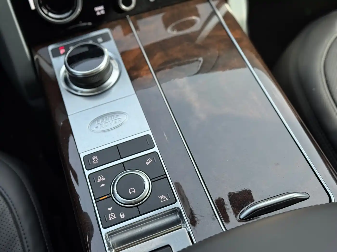 Land Rover Range Rover 2021 3.0 L6 Heritage Edition фото 11