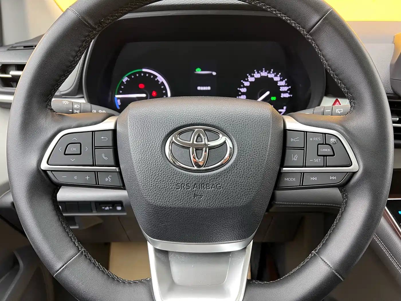 Toyota Granvia 2023 2.5L Hybrid Comfort Edition фото 12