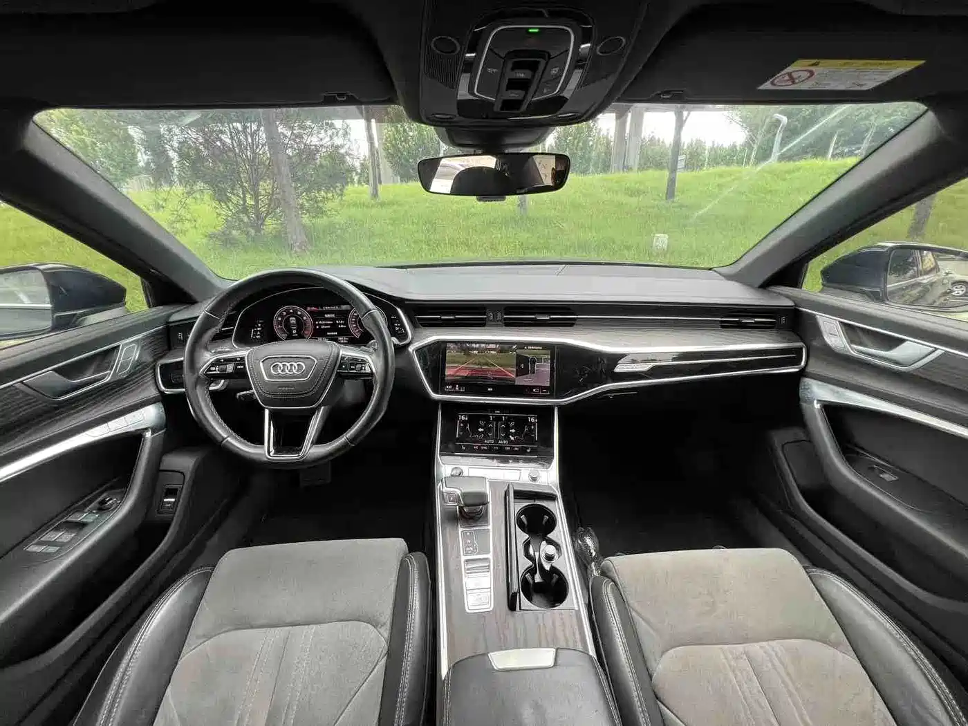 Фото 9 - Audi A6L