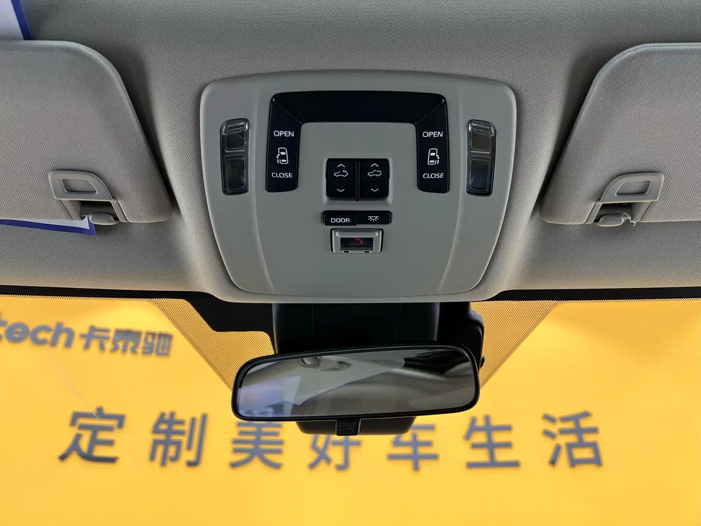 Toyota Granvia 2023 2.5L Hybrid Comfort Edition фото 22