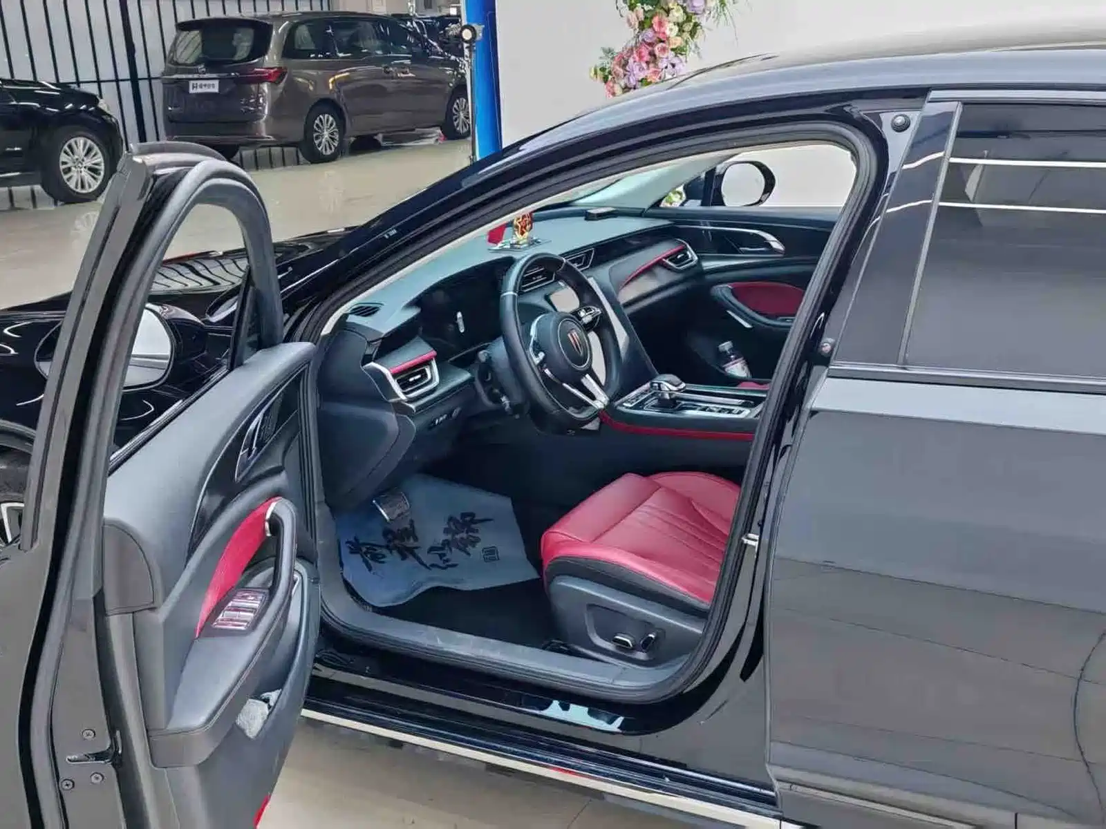 Фото 6 - Hongqi H6