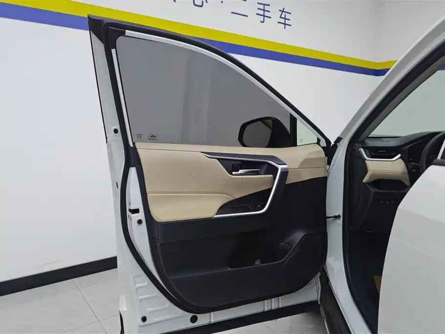 Toyota RAV4 Rongfang 2020 2.0L CVT 2WD Trend Edition фото 7