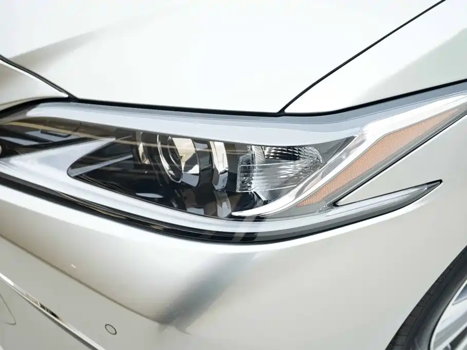 Фото 15 - Lexus ES
