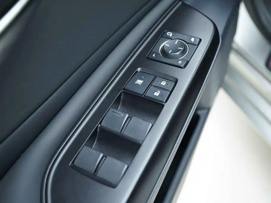 Фото 11 - Lexus ES