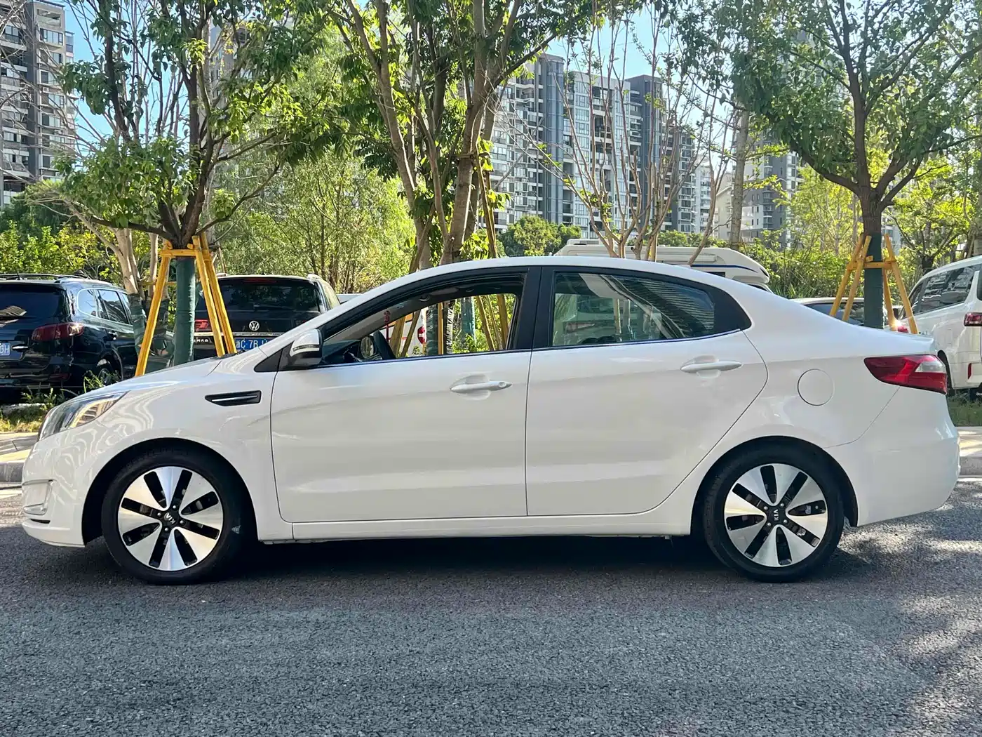 Kia K2 2012 Sedan 1.4L AT Premium ECO Commemorative Edition фото 8