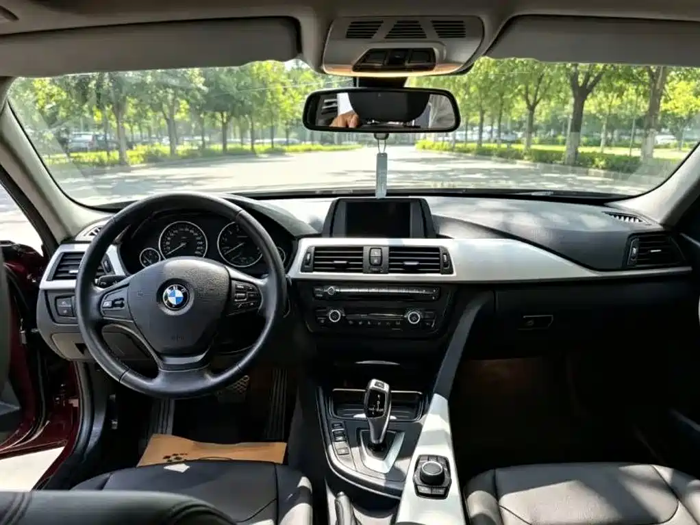 Photo 9 - BMW 3 Series