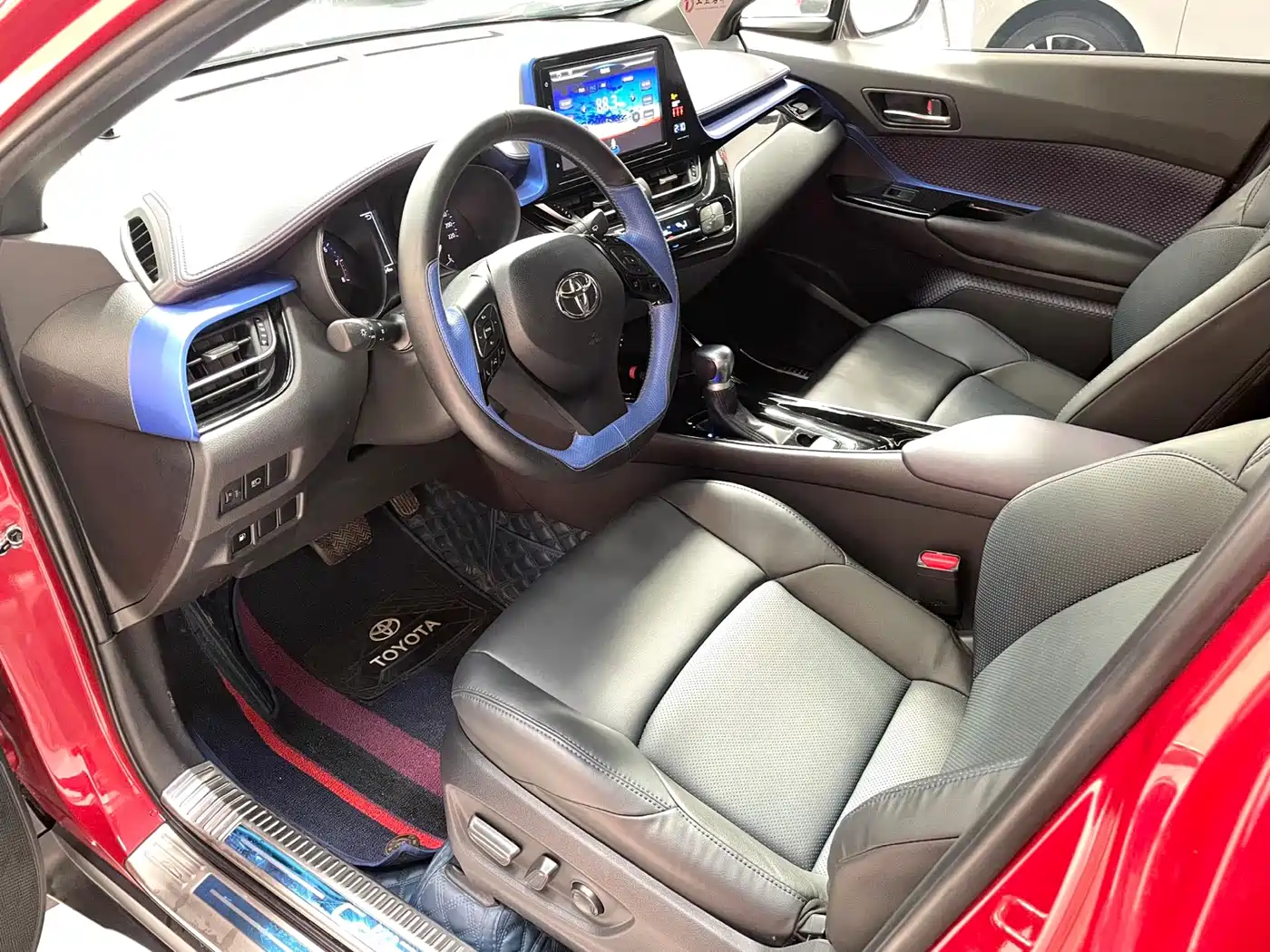 Toyota C-HR 2020 Model 2.0L Leading фото 8