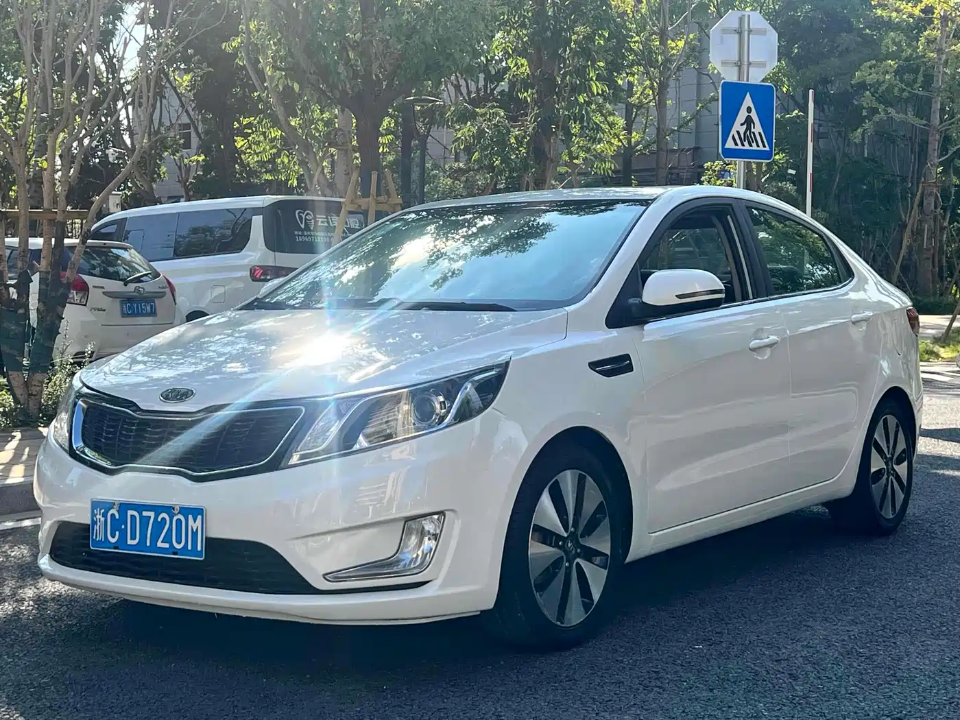 Kia K2 2012 Sedan 1.4L AT Premium ECO Commemorative Edition