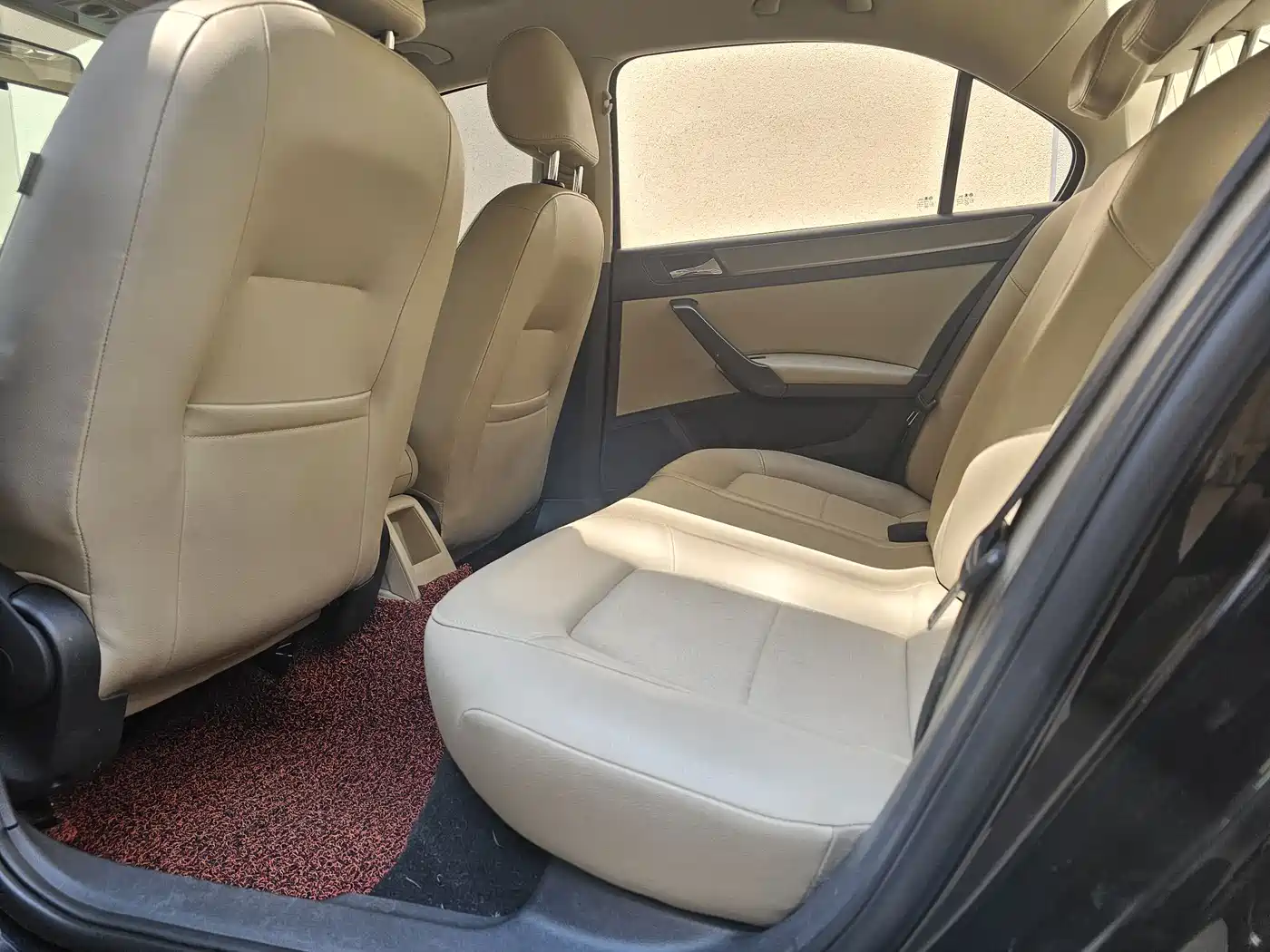Volkswagen Santana 2015 1.6L Automatic Comfort Edition фото 9