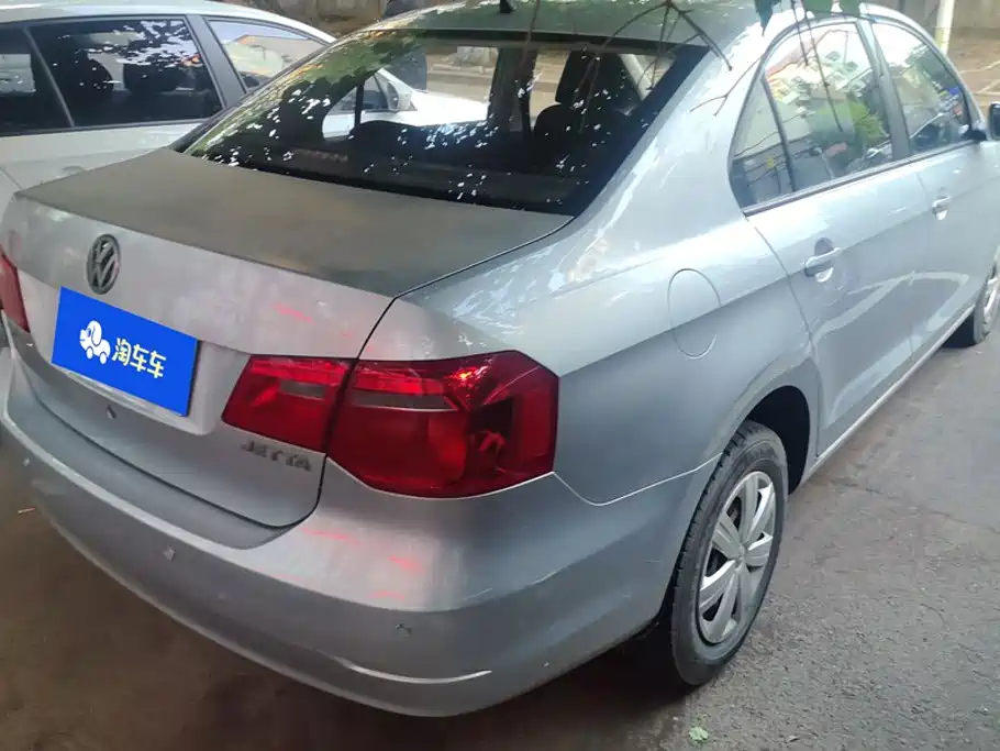 Photo 3 - Volkswagen Jetta