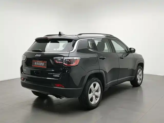 Jeep Compass 2017 200T Automatic Family Edition — фото 2