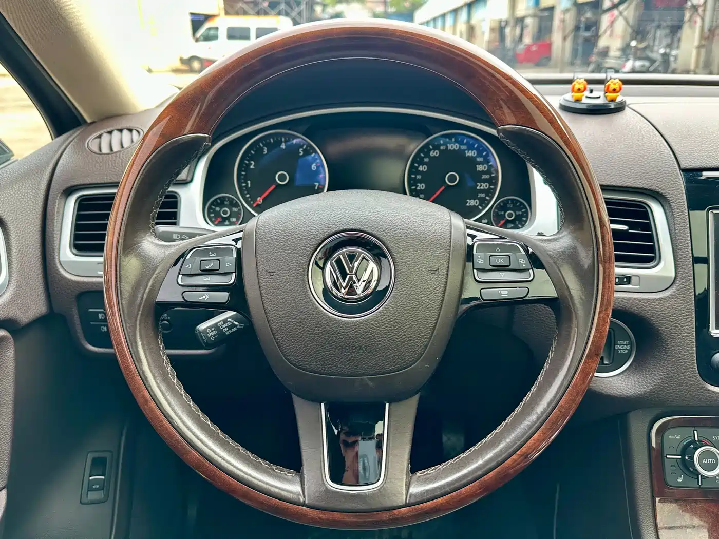 Volkswagen Touareg 2015 3.0TSI Comfort Edition фото 13