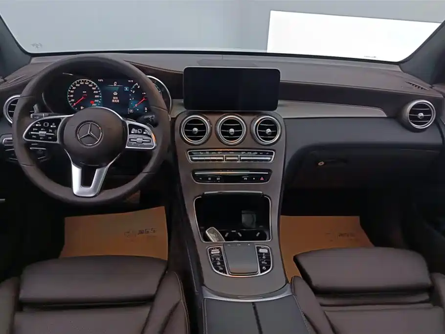 MERCEDES-BENZ GLC