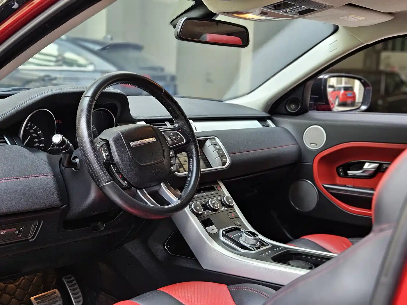 Land Rover Range Rover Evoque (Import) 2013 2.0T 3-door Dynamic Edition фото 11