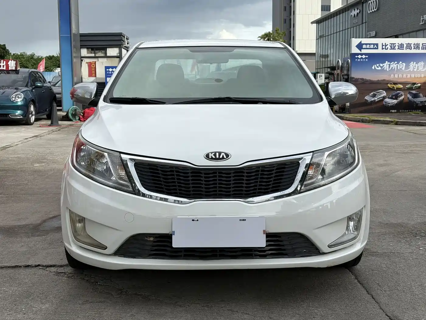 Kia K2 2013 2011 Sedan 1.4L AT GLS
