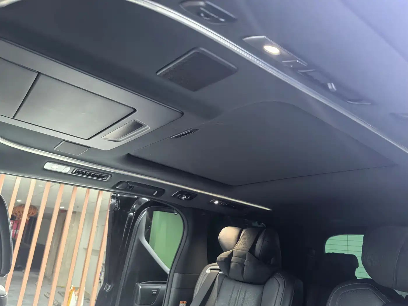 Lexus LM 2020 300h Seven-Seater Elegance Edition фото 11