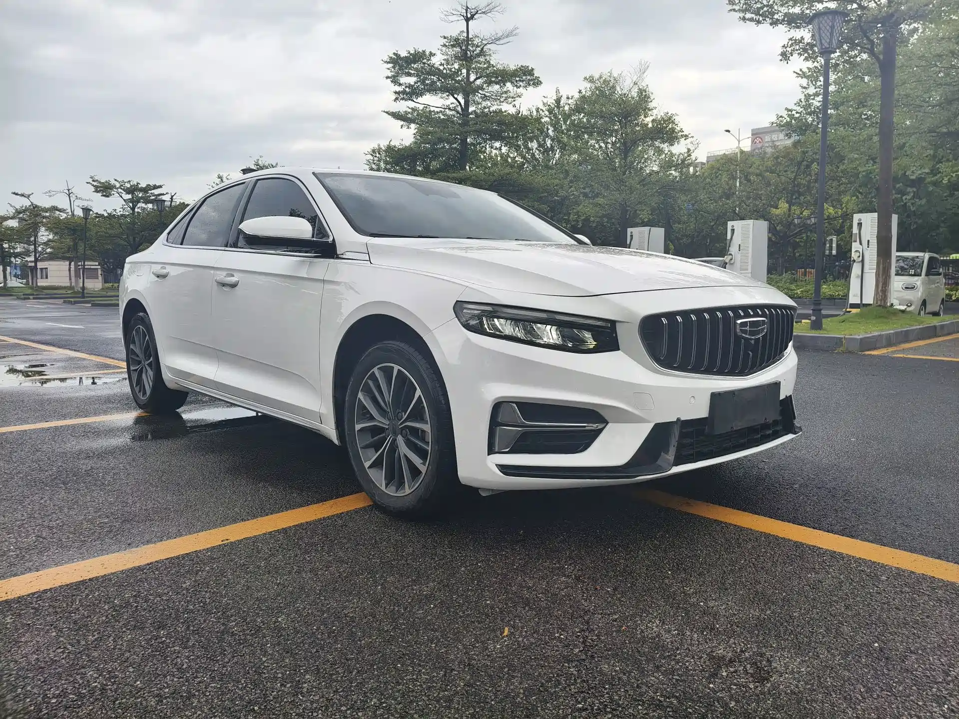 Фото 2 - Geely Preface