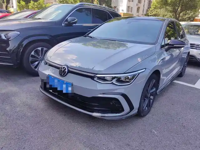 Volkswagen Golf 2023 280TSI DSG R-Line Lite — фото 1