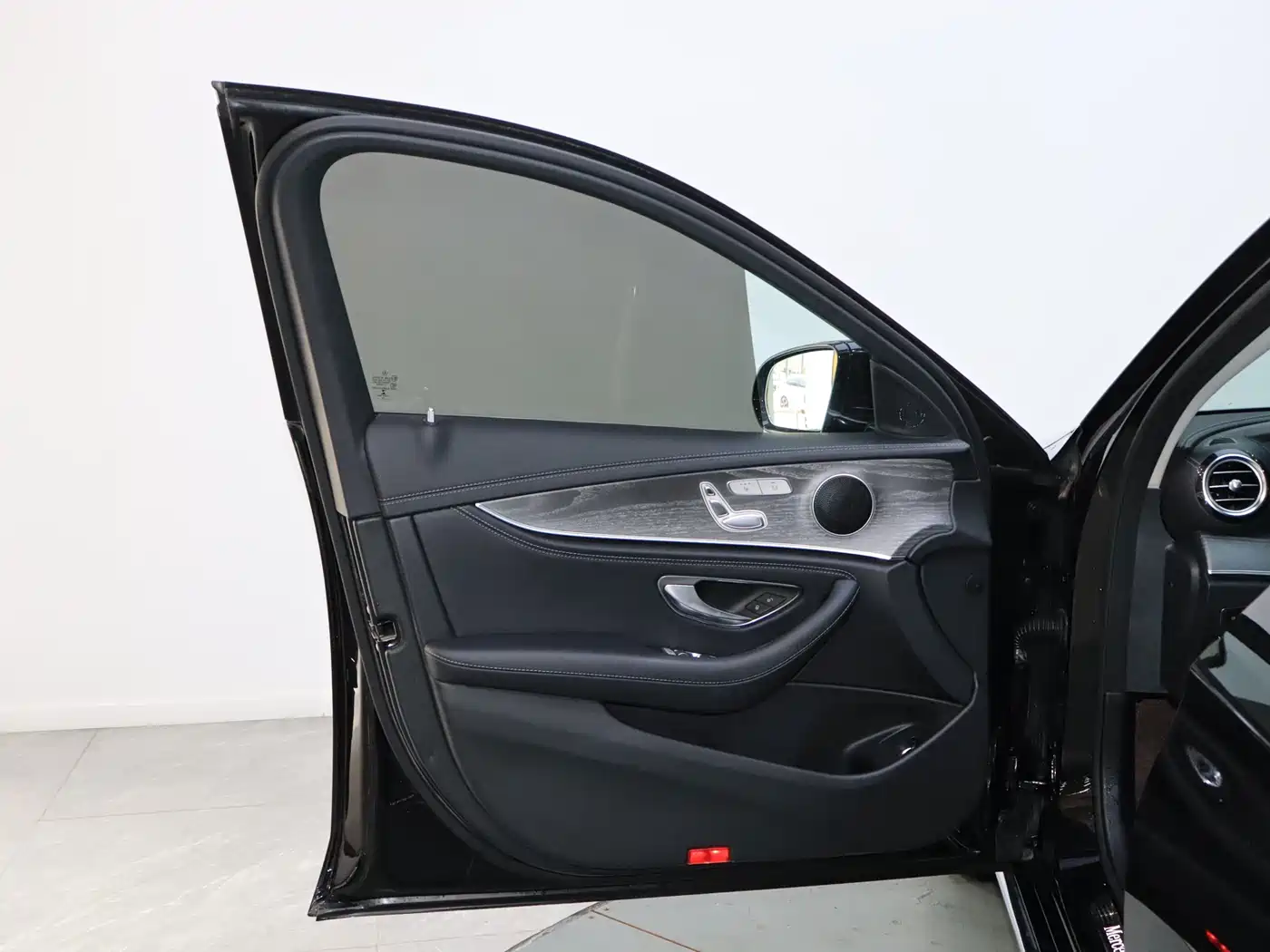 Mercedes-Benz E-Class 2022 Second Facelift E 300 L Fashion фото 16