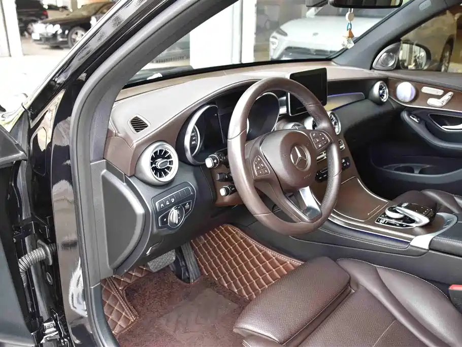 Mercedes-Benz GLC 2018 GLC 300 4MATIC Dynamic фото 9