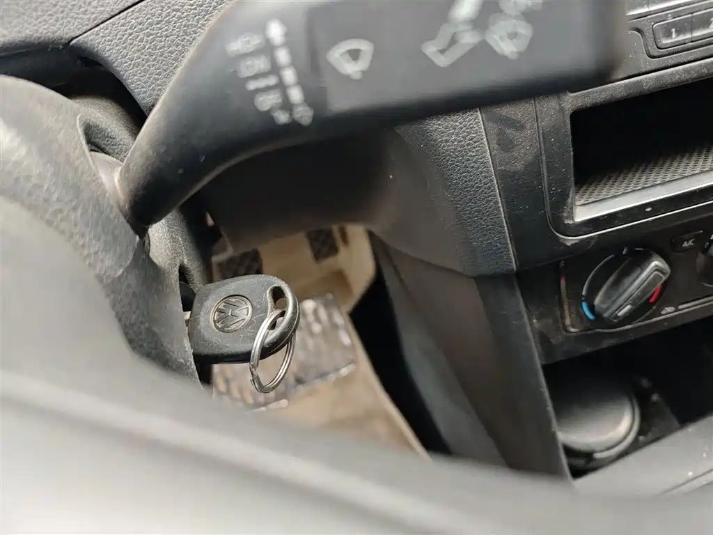 Volkswagen Santana 2015 1.6L Manual Trend Edition фото 12