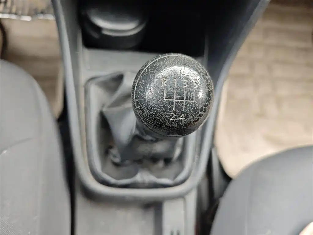 Volkswagen Santana 2015 1.6L Manual Trend Edition фото 7