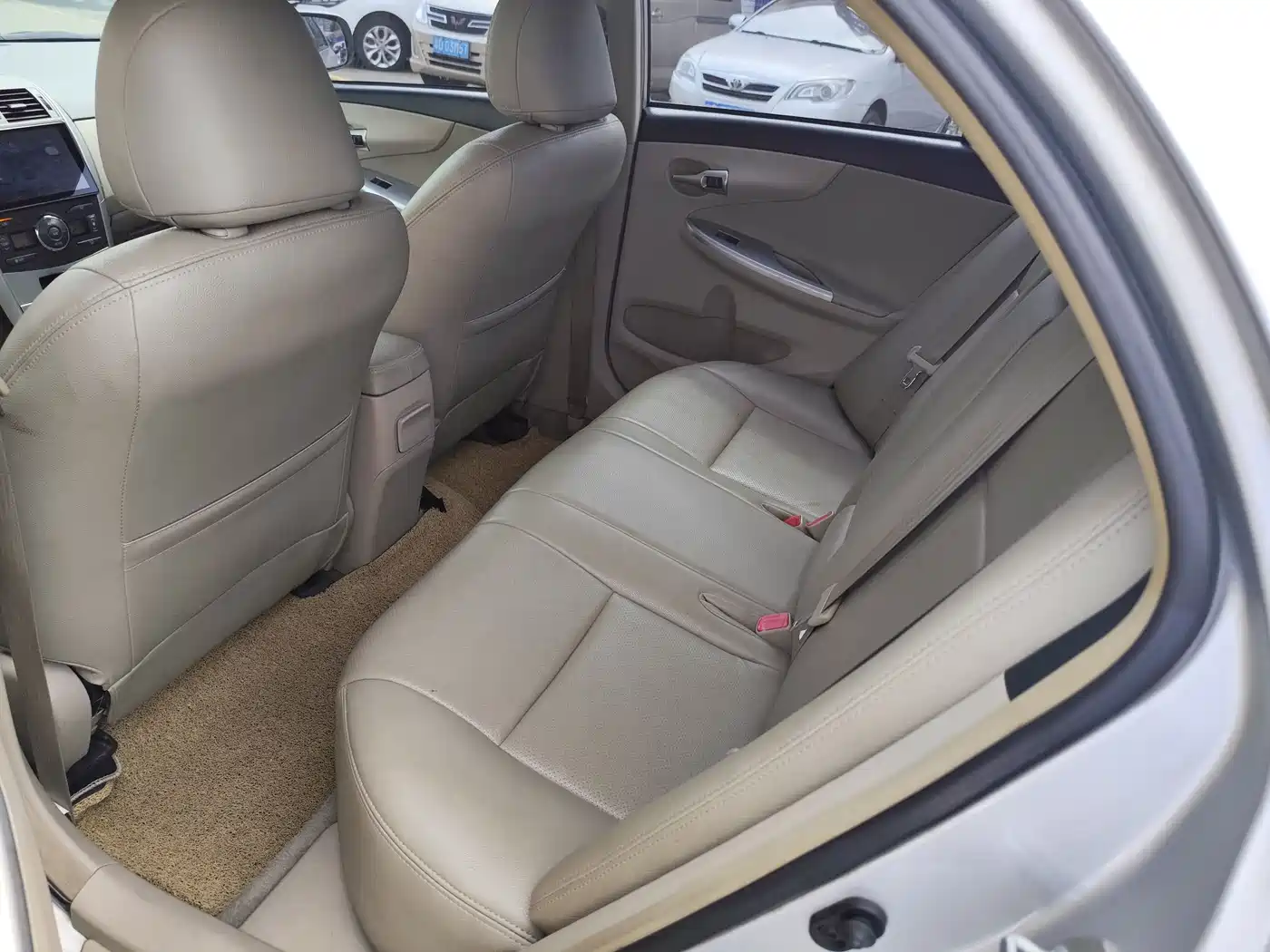 Toyota Corolla 2011 1.8L CVT GL-i Commemorative Edition фото 7