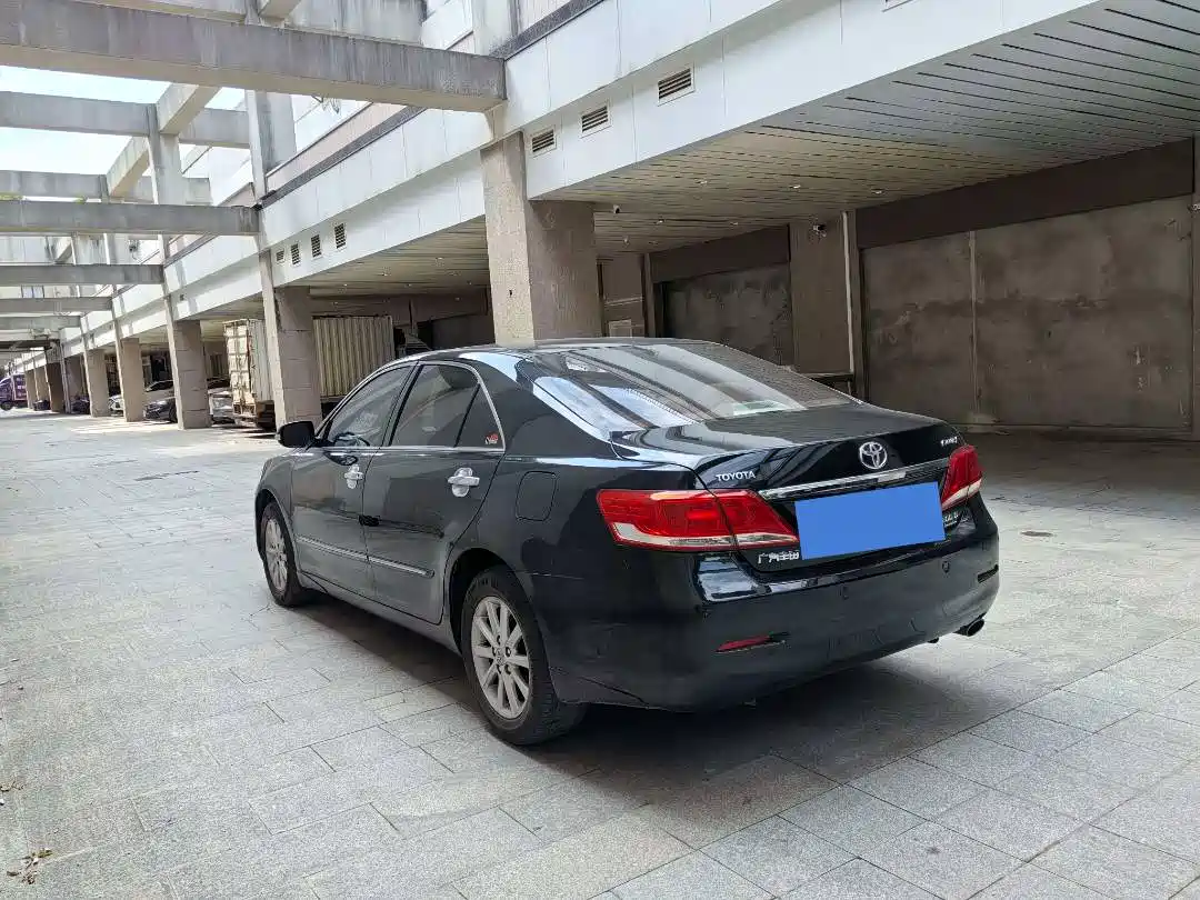 Фото 4 - Toyota Camry