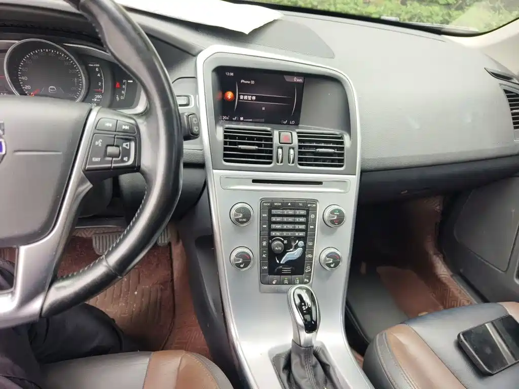 Фото 6 - Volvo XC60