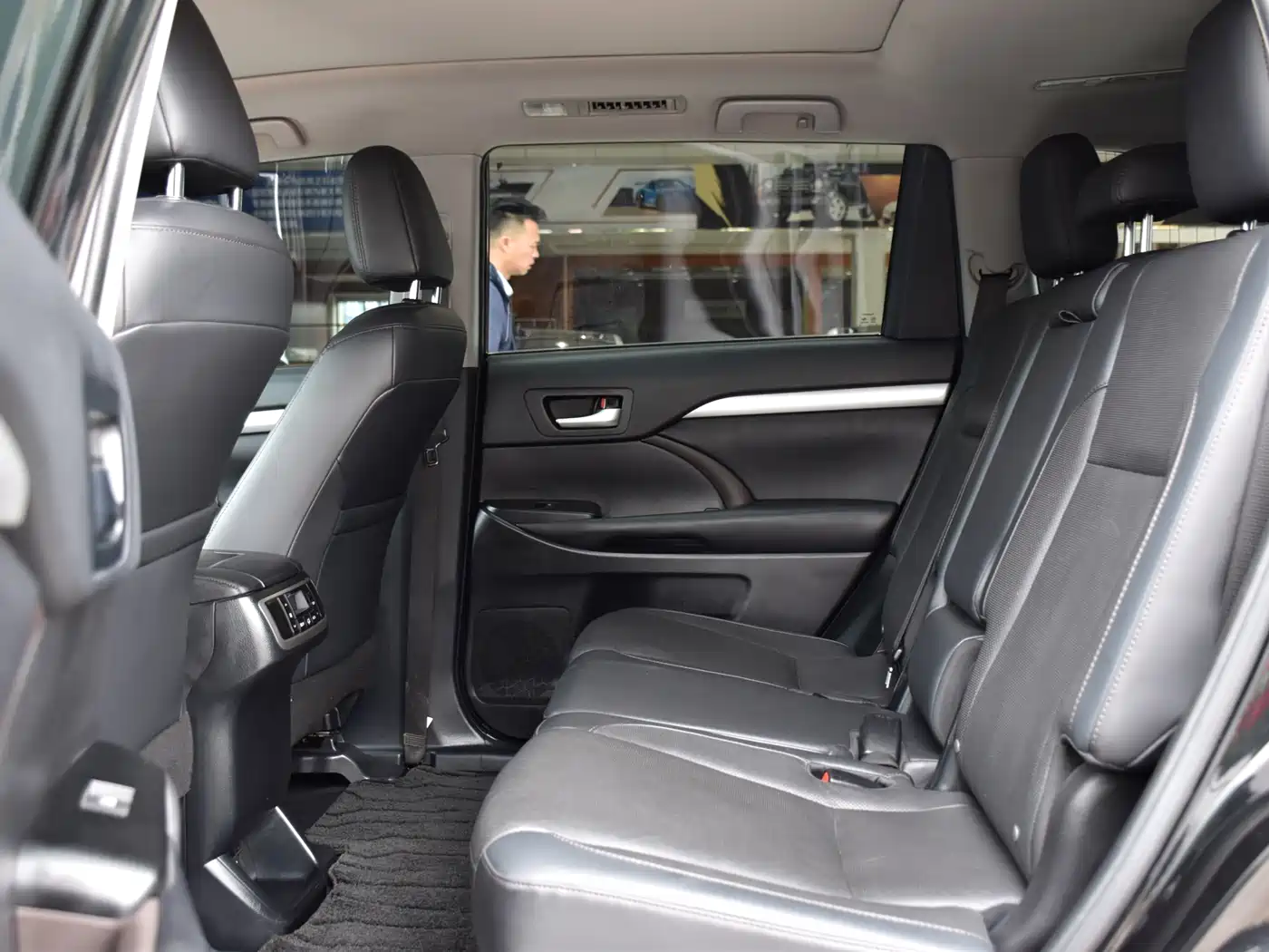 Toyota Highlander 2021 2.0T FWD Luxury 7-Seater фото 10