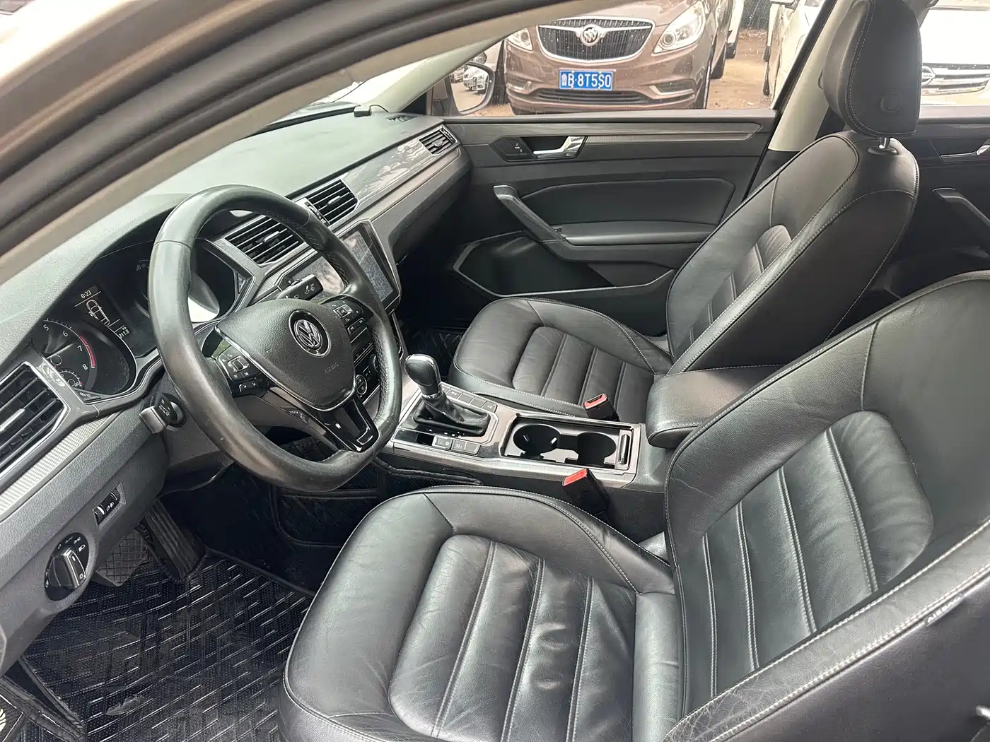 Volkswagen Passat 2016 280TSI DSG Honor Edition фото 10