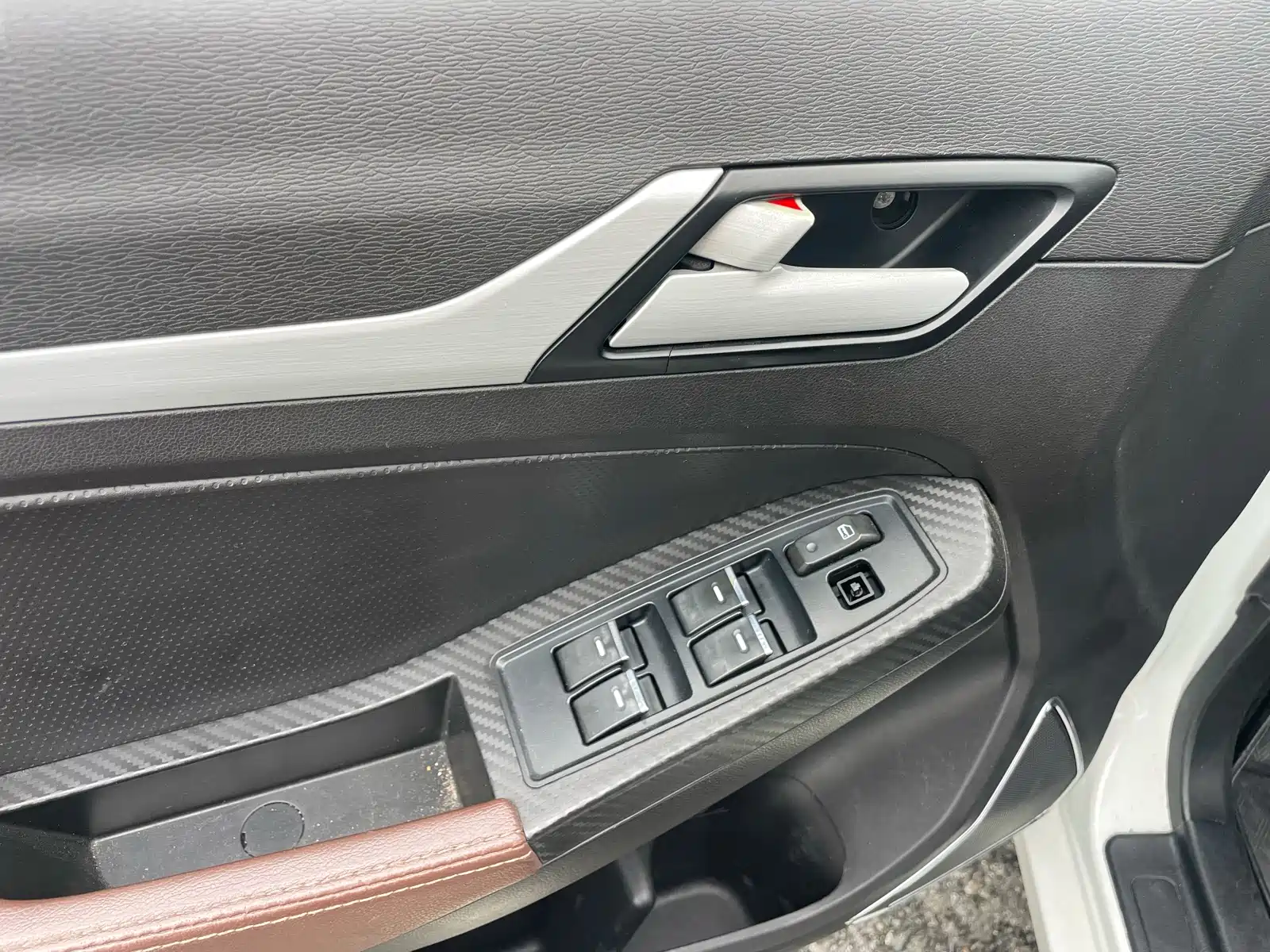 Фото 12 - Geely Vision