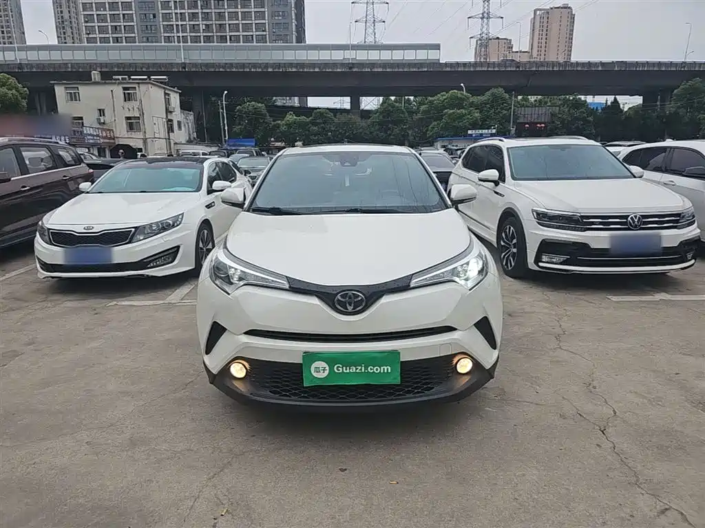 Toyota C-HR 2020 Model 2.0L Leading фото 3