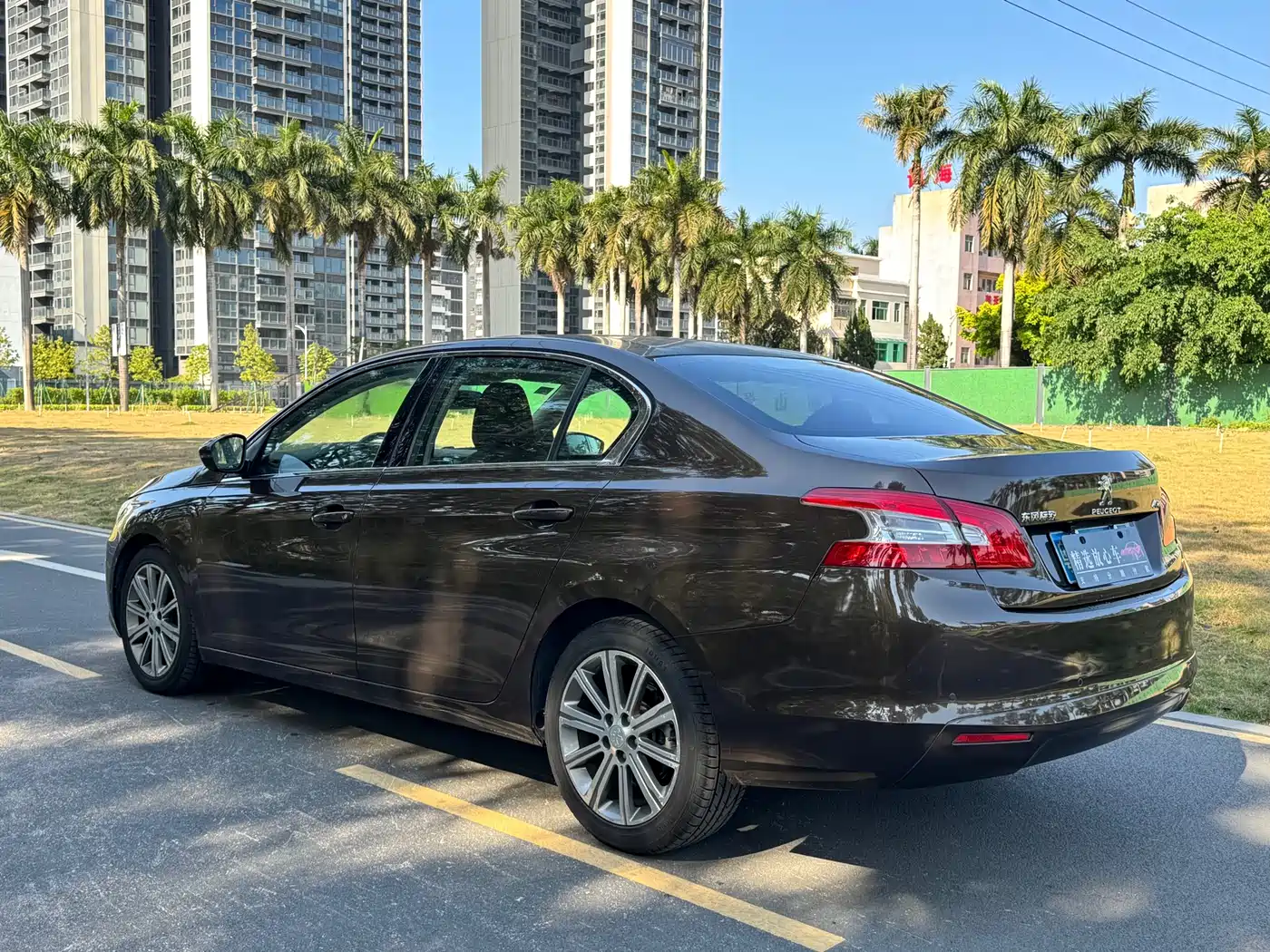 Peugeot 408 2014 1.8L Automatic Luxury Edition фото 4