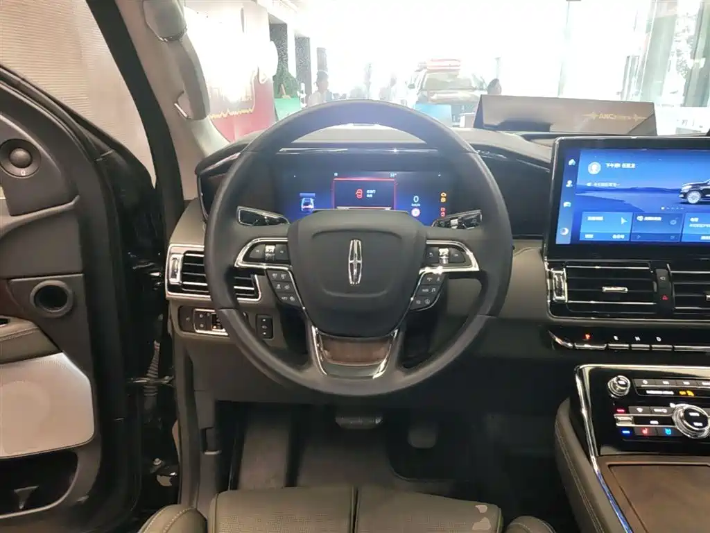 Lincoln Navigator 2026 2024 3.5T Presidential Edition