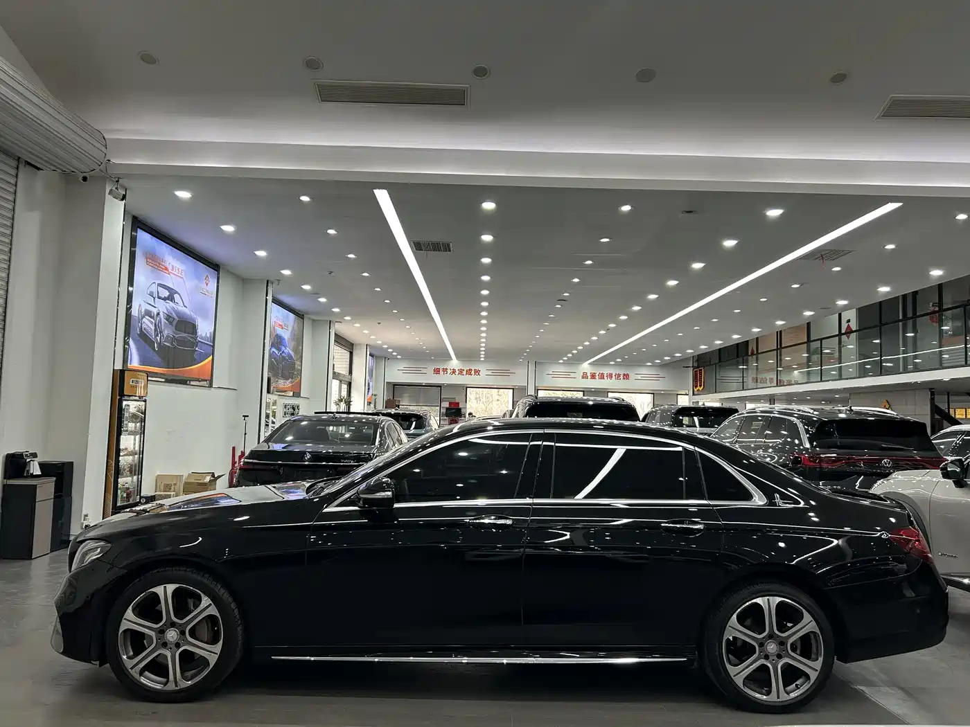 Mercedes-Benz E-Class 2016 E 300 L Sport Fashion Type фото 3