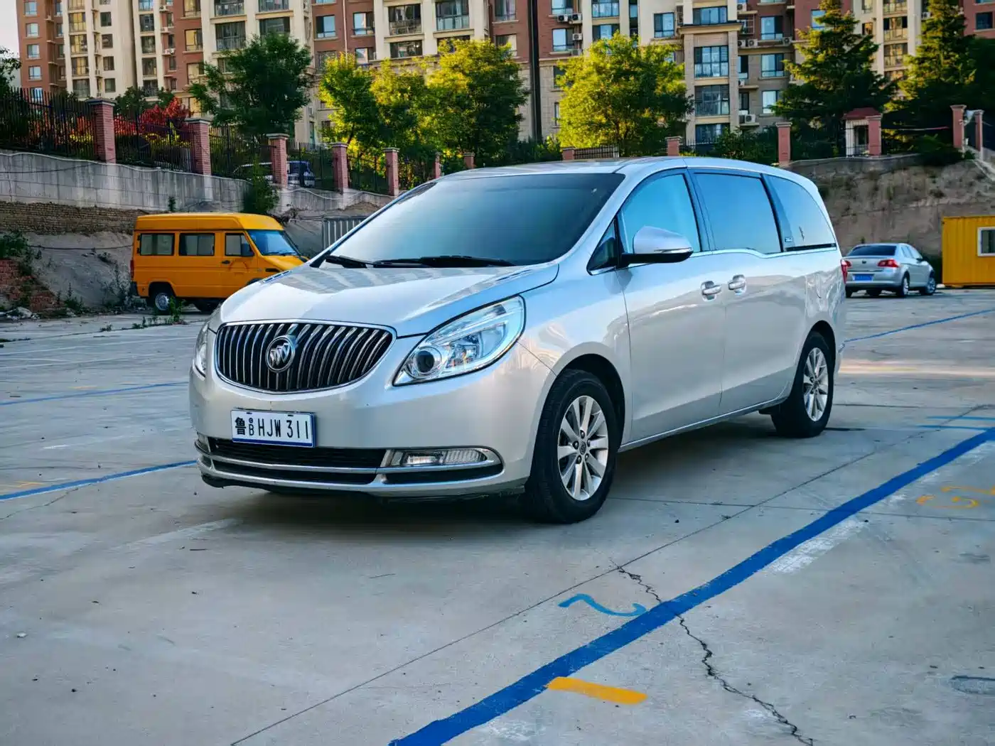 Фото 1 - Buick GL8