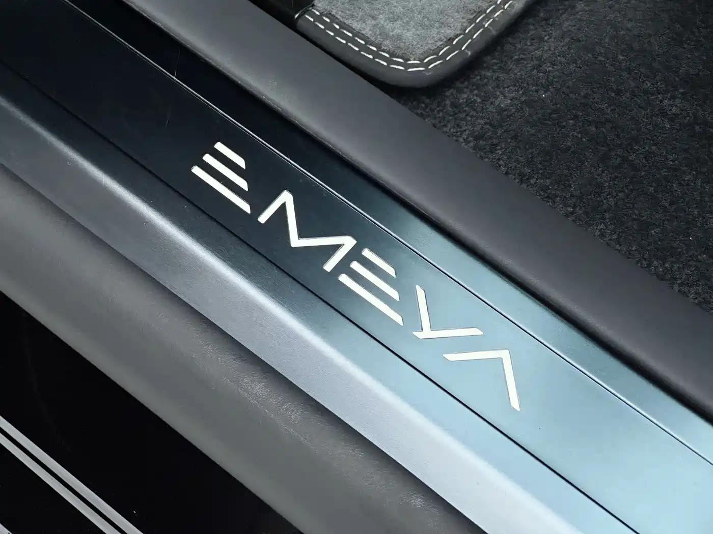 LOTUS SPORTS CAR EMEYA FLOWERS