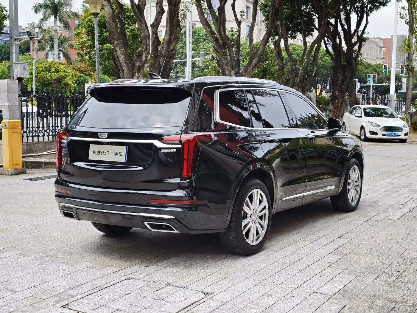 Cadillac XT6 2022 2.0T 6-Seater 2WD Luxury Edition фото 7