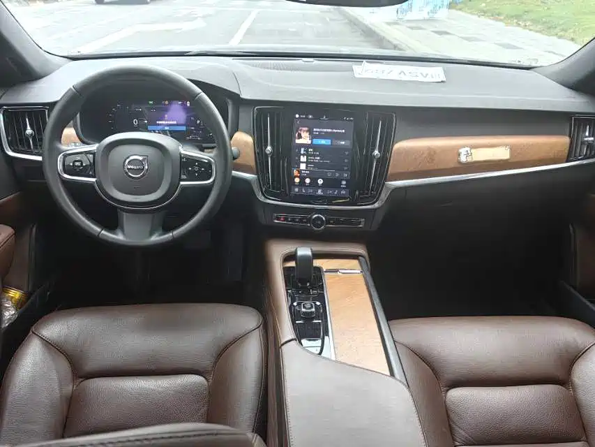 Volvo S90 2023 B5 Intelligent Comfort Luxury Edition фото 5