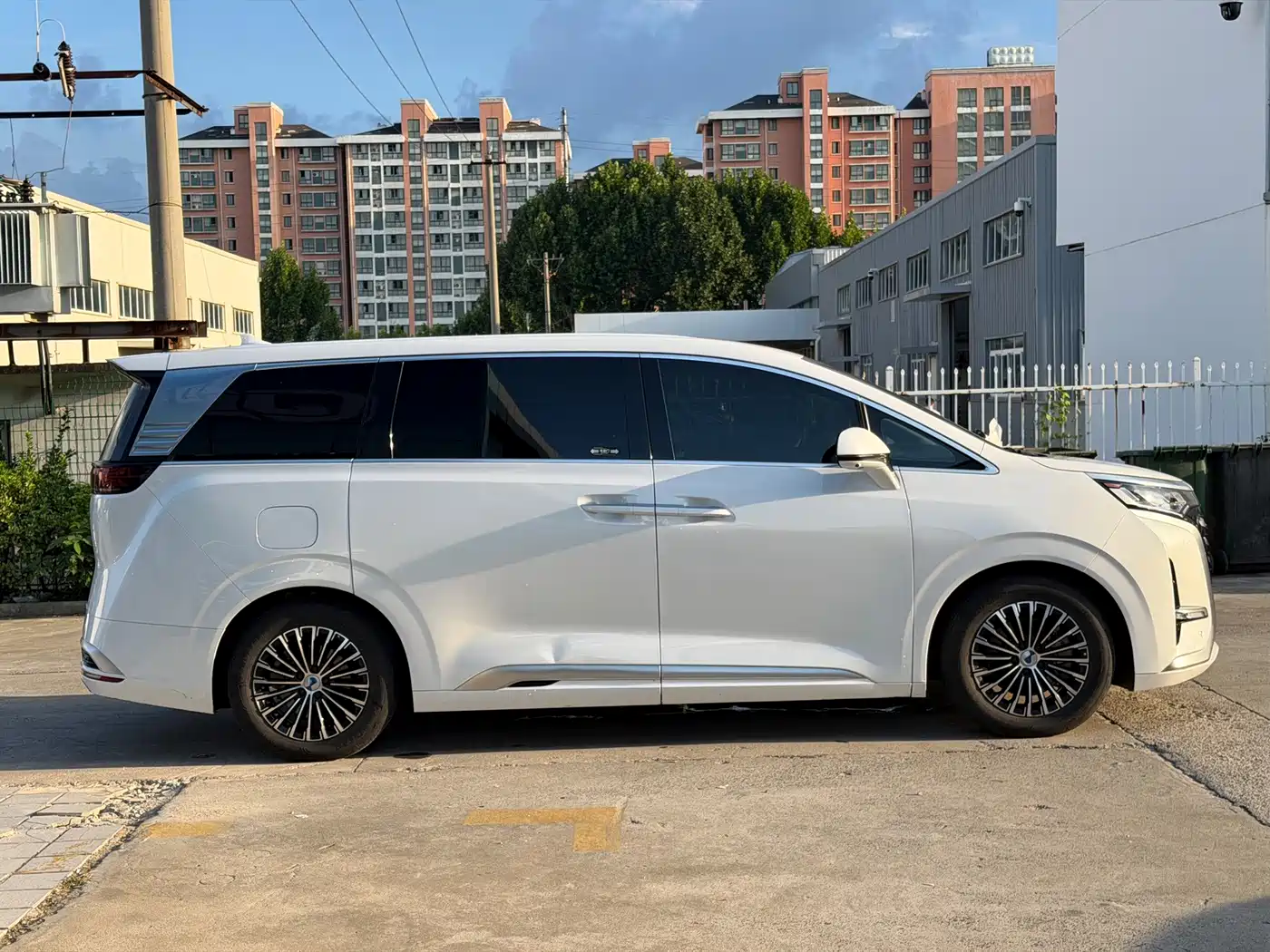 Denza D9 2023 2022 DM-i 1040 Premium