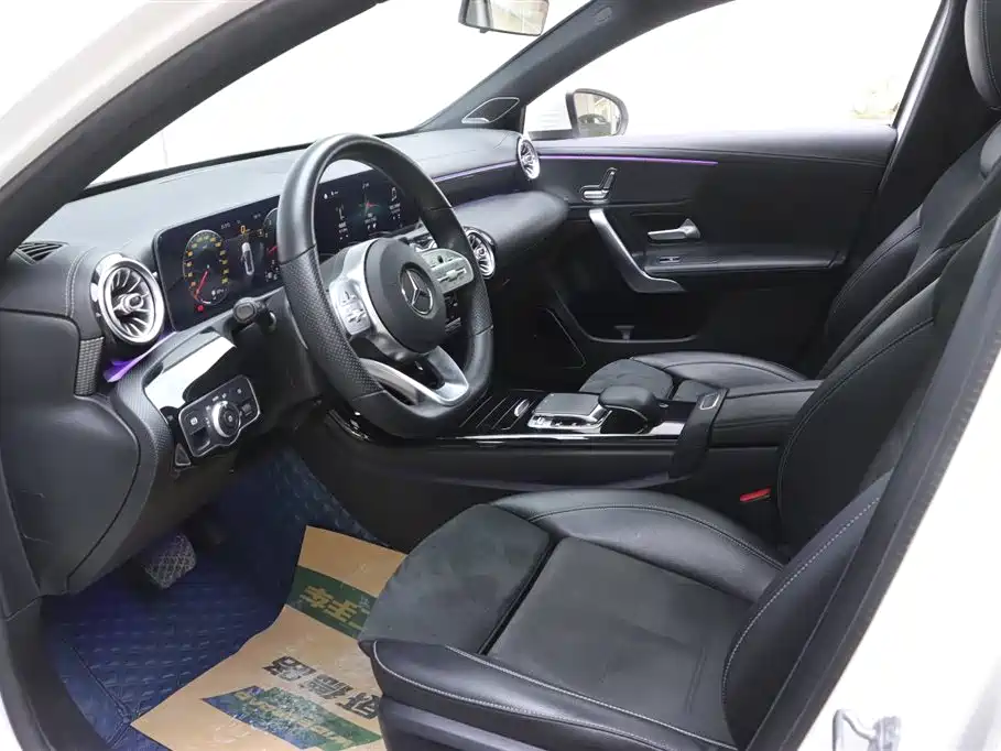 Mercedes-Benz A-Class 2019 A 200 L Sport Sedan фото 13