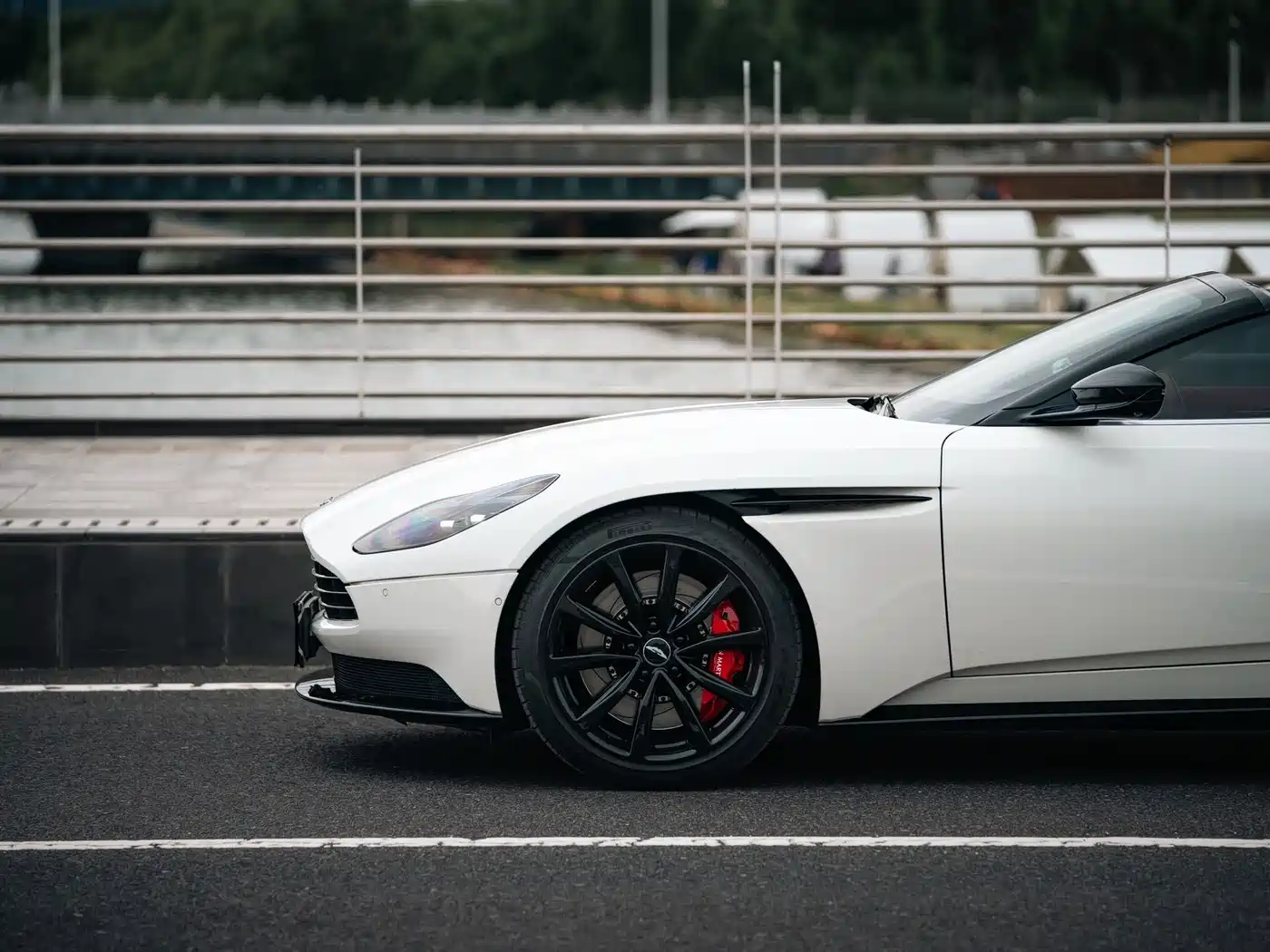 Aston Martin DB11 2019 4.0T V8 Volante фото 12