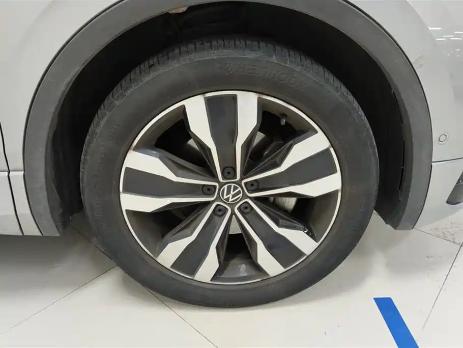 Volkswagen Tiguan L 2023 380TSI 4WD R-Line Flagship 7-seater фото 6