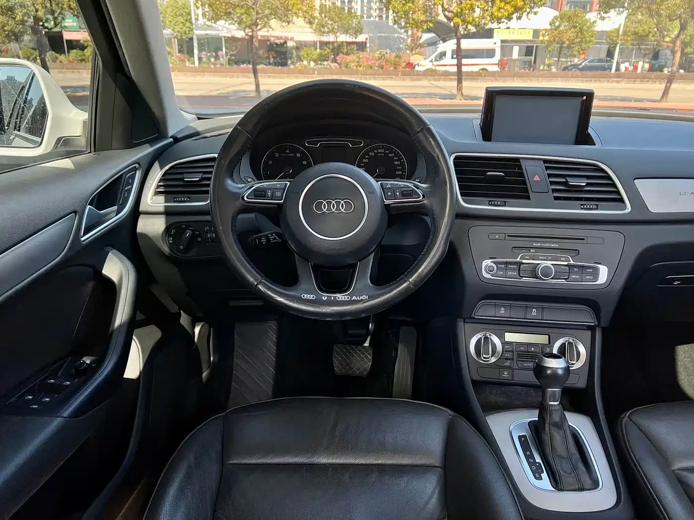 Audi Q3 2015 35 TFSI Millionth Anniversary Comfort фото 12